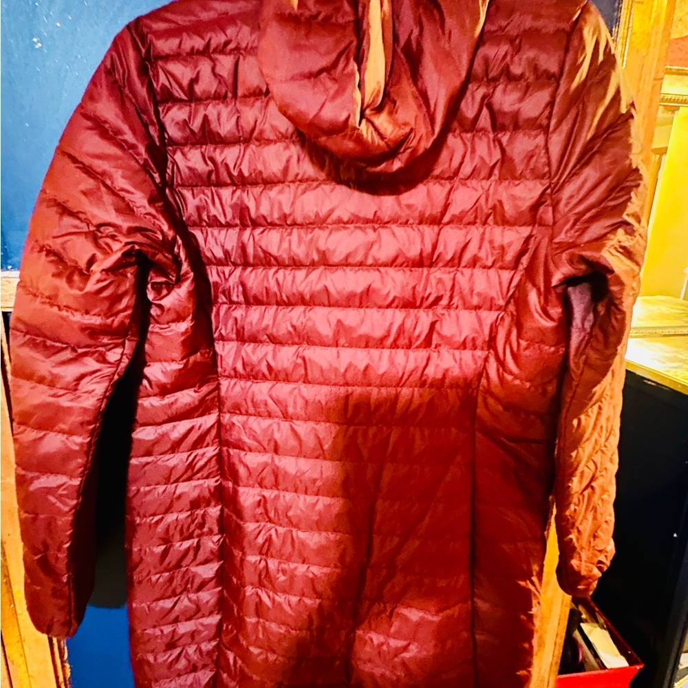 Mountain Hardwear Glen Alpine Down Parka w/Hood. - Picture 2 of 5